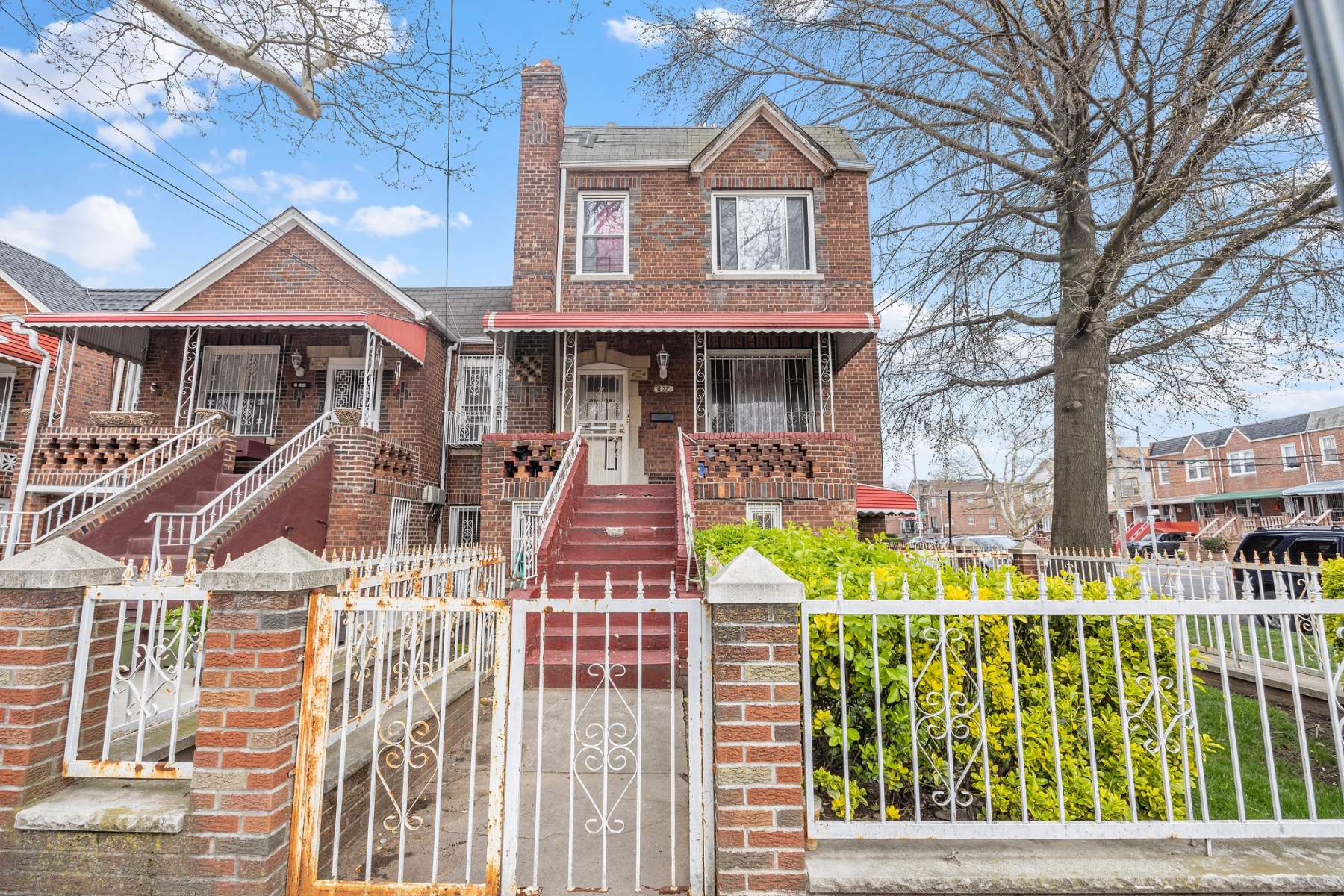 607 East 53rd Street  , East Flatbush, Brooklyn, New York - 4 Bedrooms  
3 Bathrooms  
13 Rooms - 