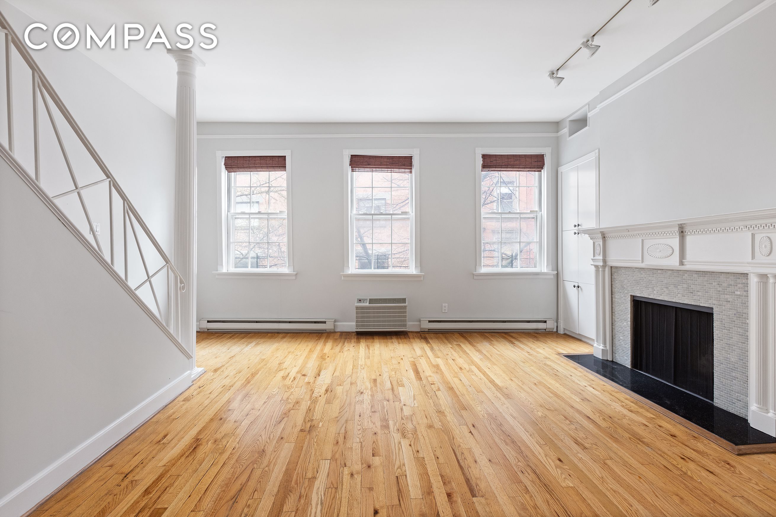 10 Bedford Street Duplex, West Village, Downtown, NYC - 3 Bedrooms  
2 Bathrooms  
5 Rooms - 