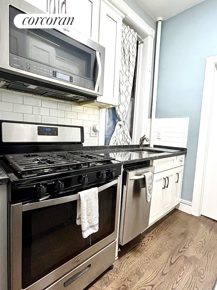 857 9TH Avenue, New York, NY 10019, 1 Bedroom Bedrooms, 3 Rooms Rooms,1 BathroomBathrooms,Residential,For Sale,9TH,RPLU-33422972984