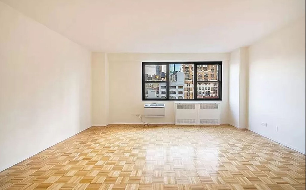 350 West 51st Street 11F, Midtown West, Midtown West, NYC - 1 Bathrooms  
2 Rooms - 