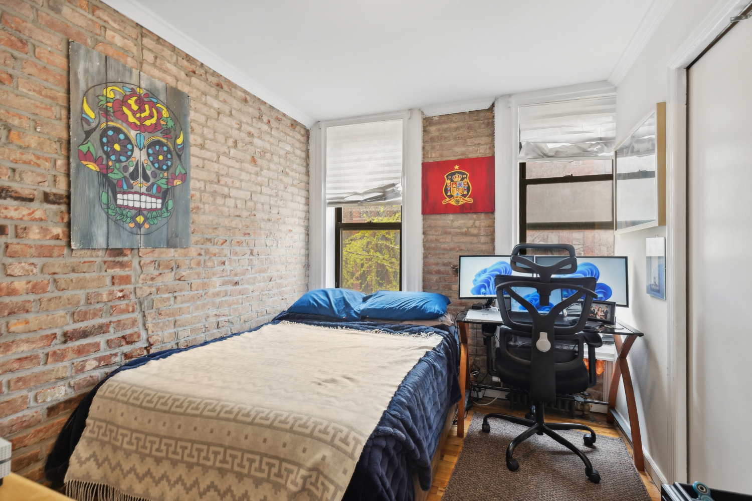 230 East 7th Street 2B, East Village, Downtown, NYC - 3 Bedrooms  
2 Bathrooms  
4 Rooms - 