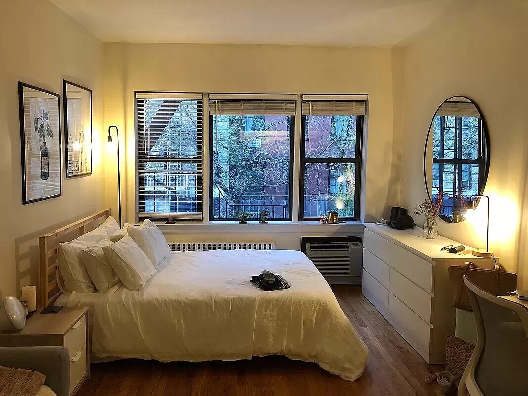 Photo 1 of 217 East 25th Street 5C, Gramercy Park, NYC, $3,050, Web #: 1071087636