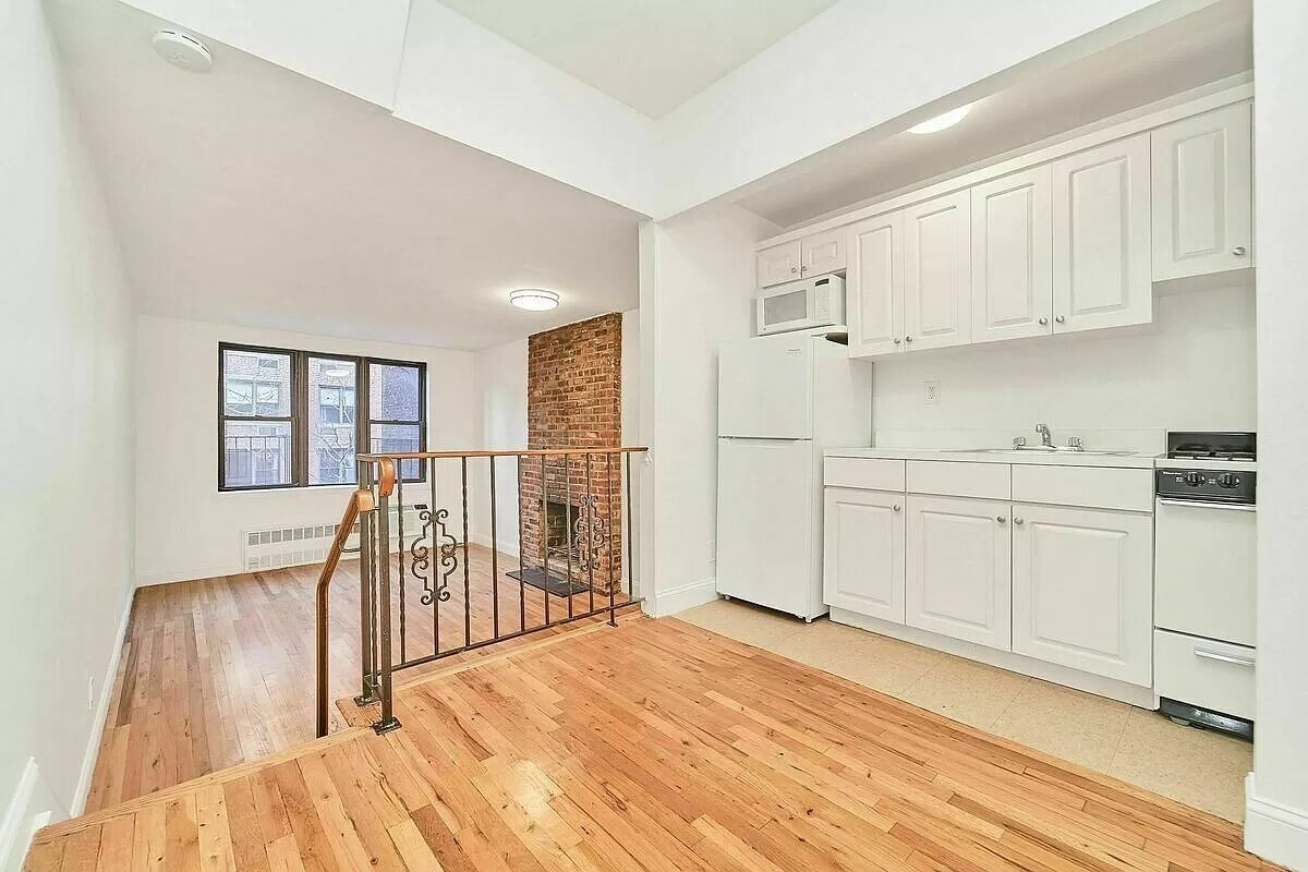 219 East 25th Street 4C, Gramercy Park, Downtown, NYC - 2 Bedrooms  
1 Bathrooms  
4 Rooms - 