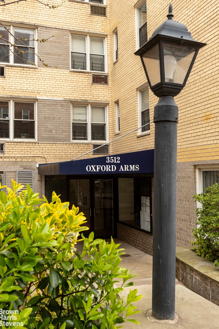 3512 Oxford Avenue 2F, Central Riverdale, Bronx, New York - 2 Bedrooms  
1 Bathrooms  
4 Rooms - 