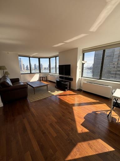 415 East 37th Street 24-A, Murray Hill, Midtown East, NYC - 1 Bedrooms  
1 Bathrooms  
3 Rooms - 