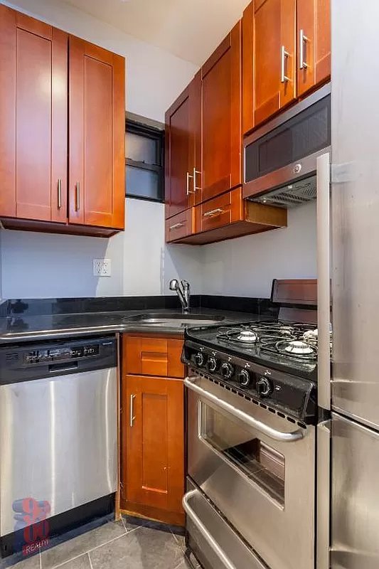 230 East 32nd Street 1B, Midtown East, Midtown East, NYC - 2 Bedrooms  
1 Bathrooms  
4 Rooms - 