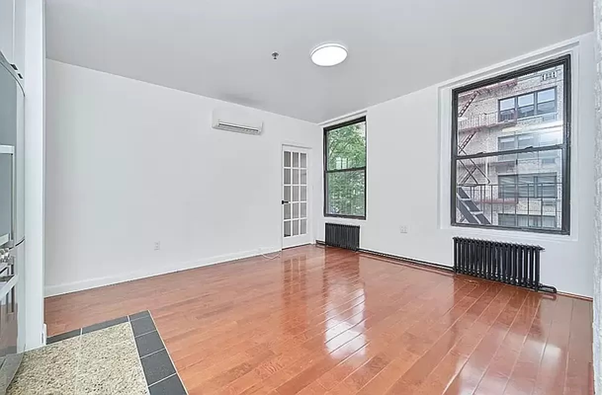661 Washington Street 3F, West Village, Downtown, NYC - 2 Bedrooms  
1 Bathrooms  
3 Rooms - 