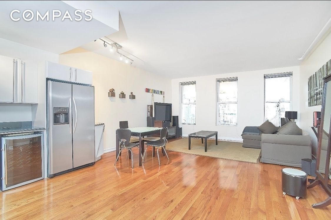 120 Nassau Street 3, Financial District, Downtown, NYC - 2 Bedrooms  
2 Bathrooms  
5 Rooms - 