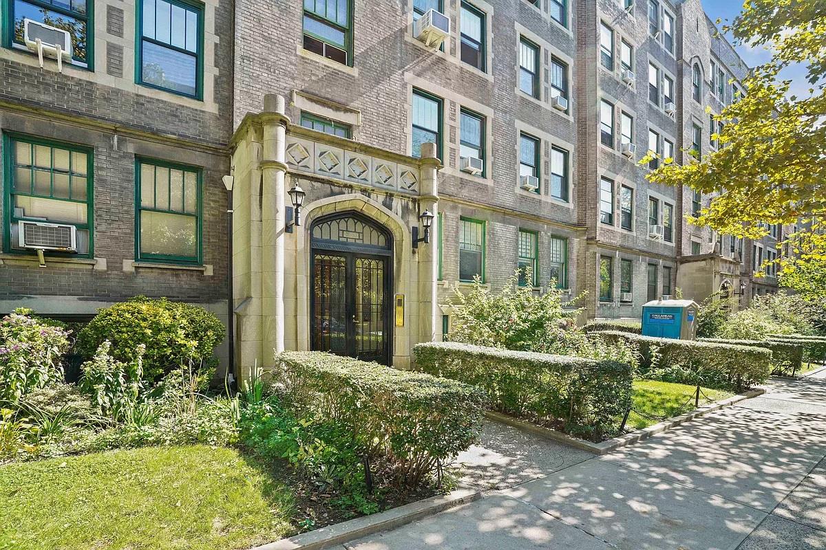 35-33 80TH Street, New York, NY 11372, 1 Bedroom Bedrooms, 4 Rooms Rooms,1 BathroomBathrooms,Residential,For Sale,80TH,RPLU-5122978953