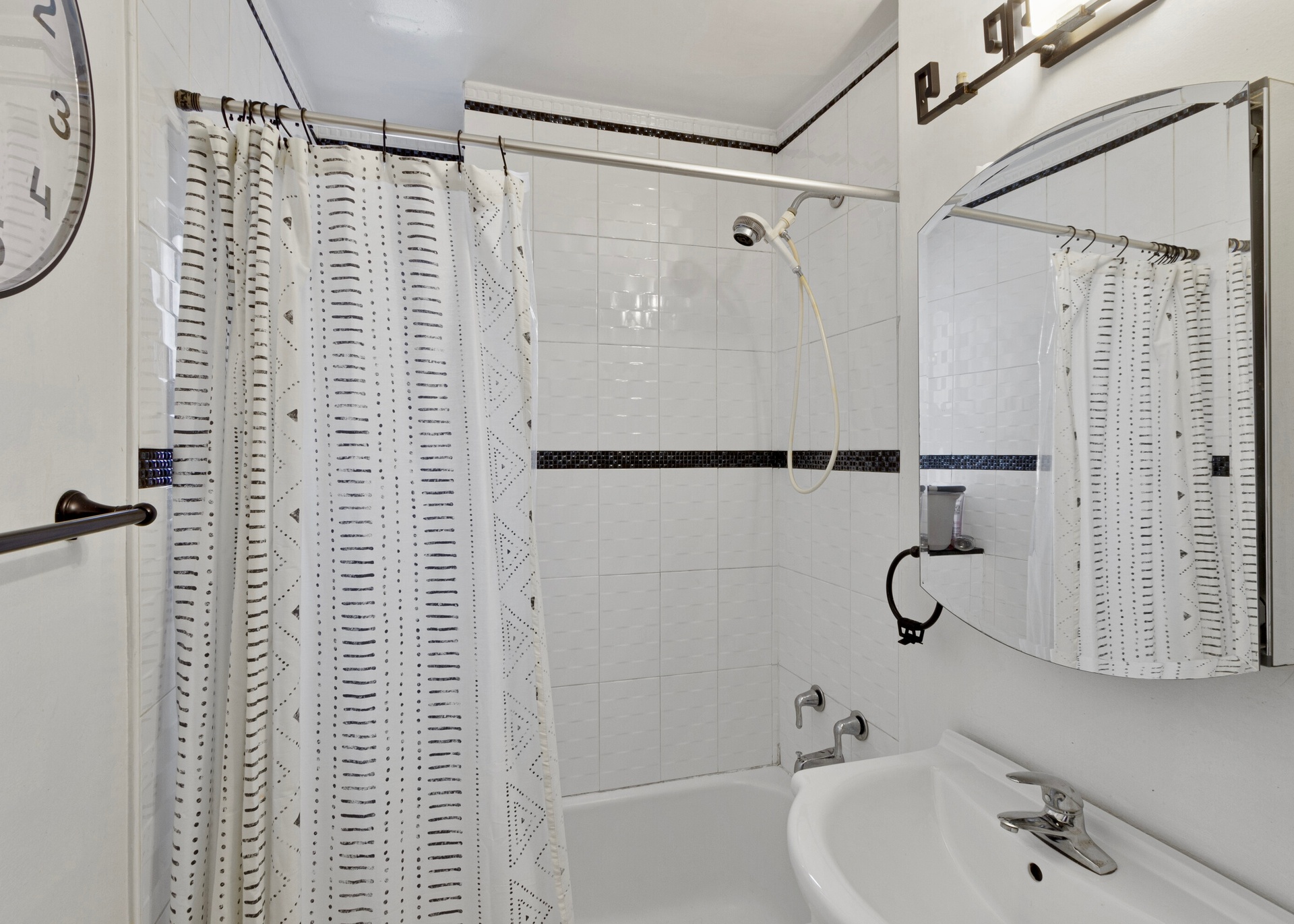 800 Grand Concourse, New York, NY 10451, 2 Bedrooms Bedrooms, 4 Rooms Rooms,1 BathroomBathrooms,Residential,For Sale,Grand Concourse,OLRS-2085171