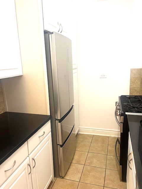 135 OCEAN Parkway, New York, NY 11218, 3 Rooms Rooms,1 BathroomBathrooms,Residential,For Sale,OCEAN,RPLU-696422979373