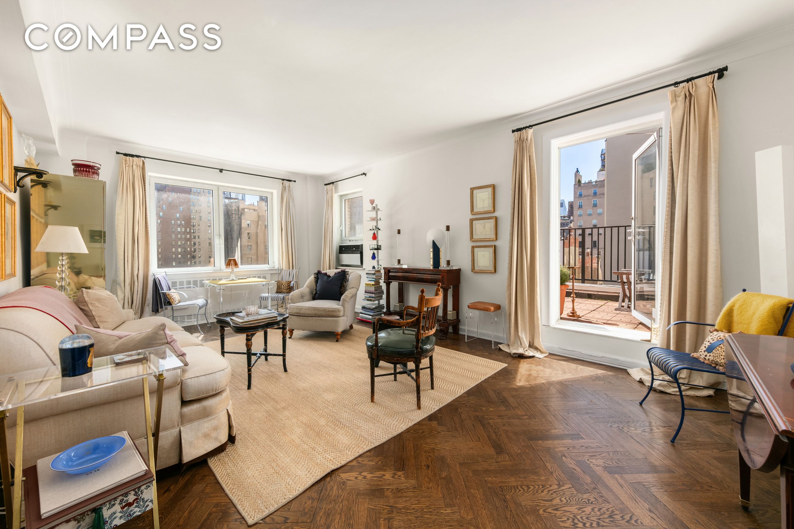 923 5th Avenue 10F, Upper East Side, Upper East Side, NYC - 2 Bedrooms  
2 Bathrooms  
4 Rooms - 