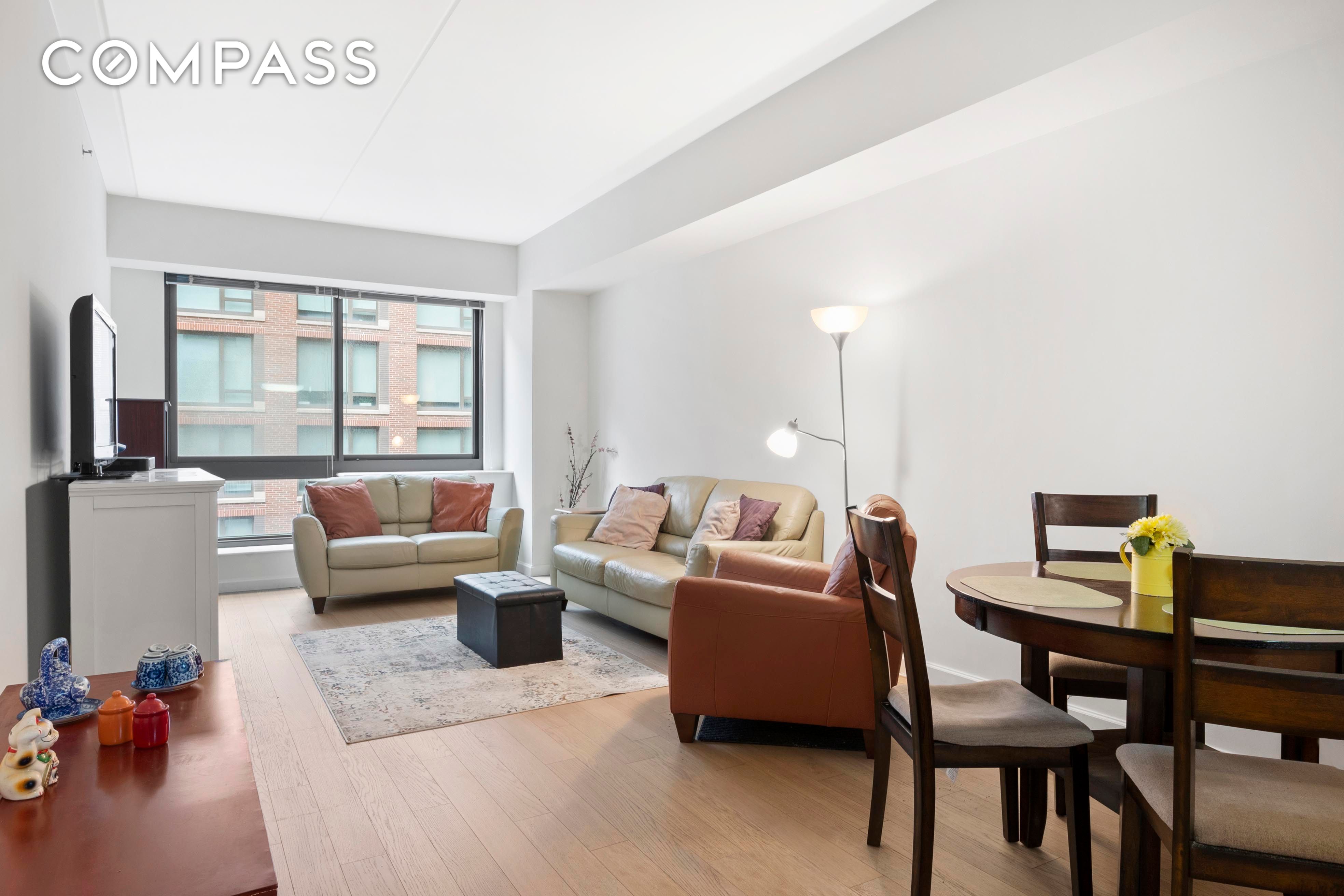 Photo 1 of 535 West 52nd Street 9G, Midtown West, NYC, $813,551, Web #: 1071230372