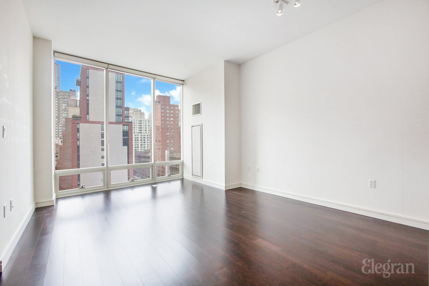 300 East 23rd Street 11-F, Gramercy Park, Downtown, NYC - 1 Bedrooms  
1 Bathrooms  
3 Rooms - 