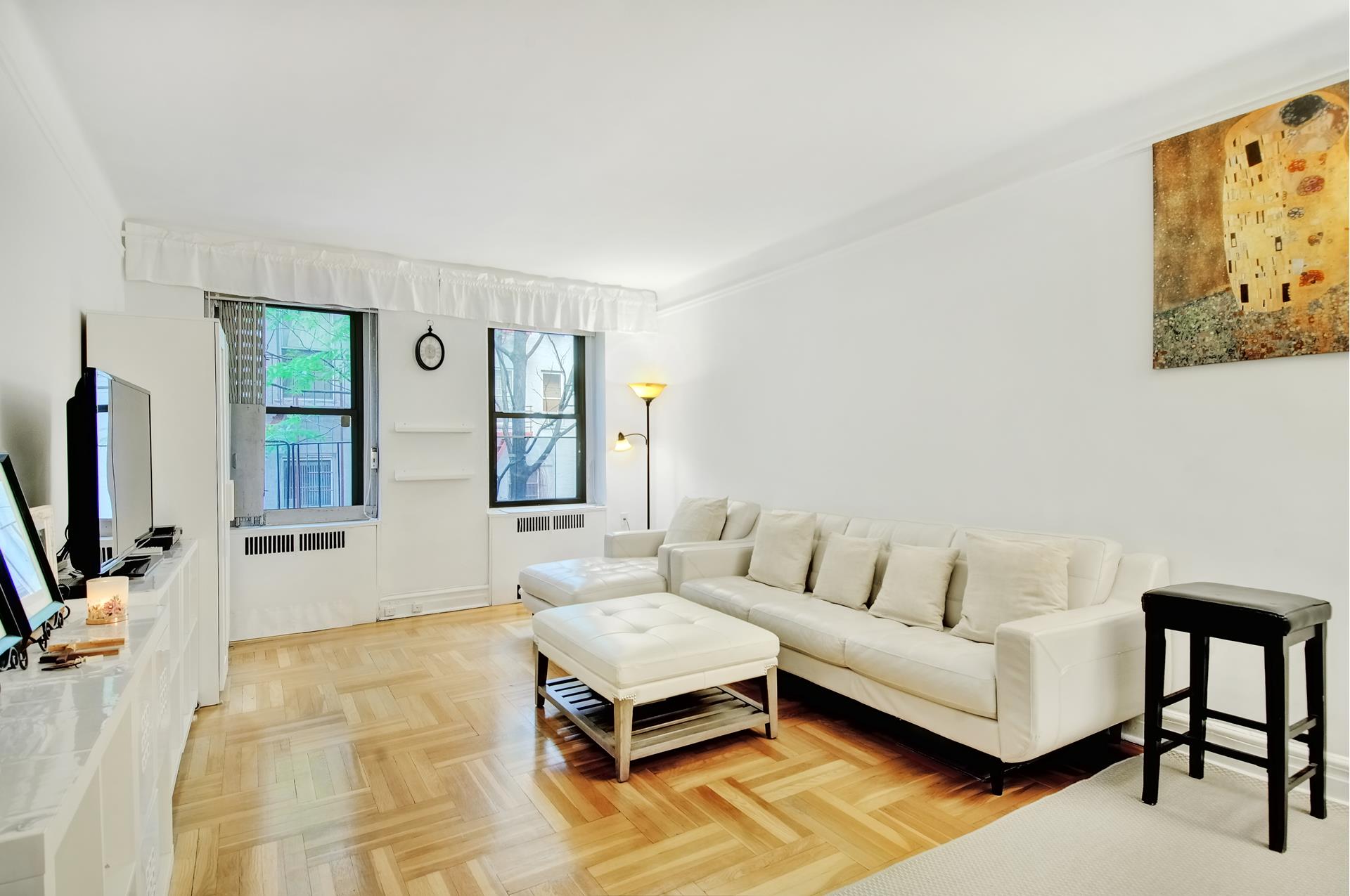 Photo 1 of 209 West 104th Street 6E, Upper West Side, NYC, $3,600, Web #: 1071262769