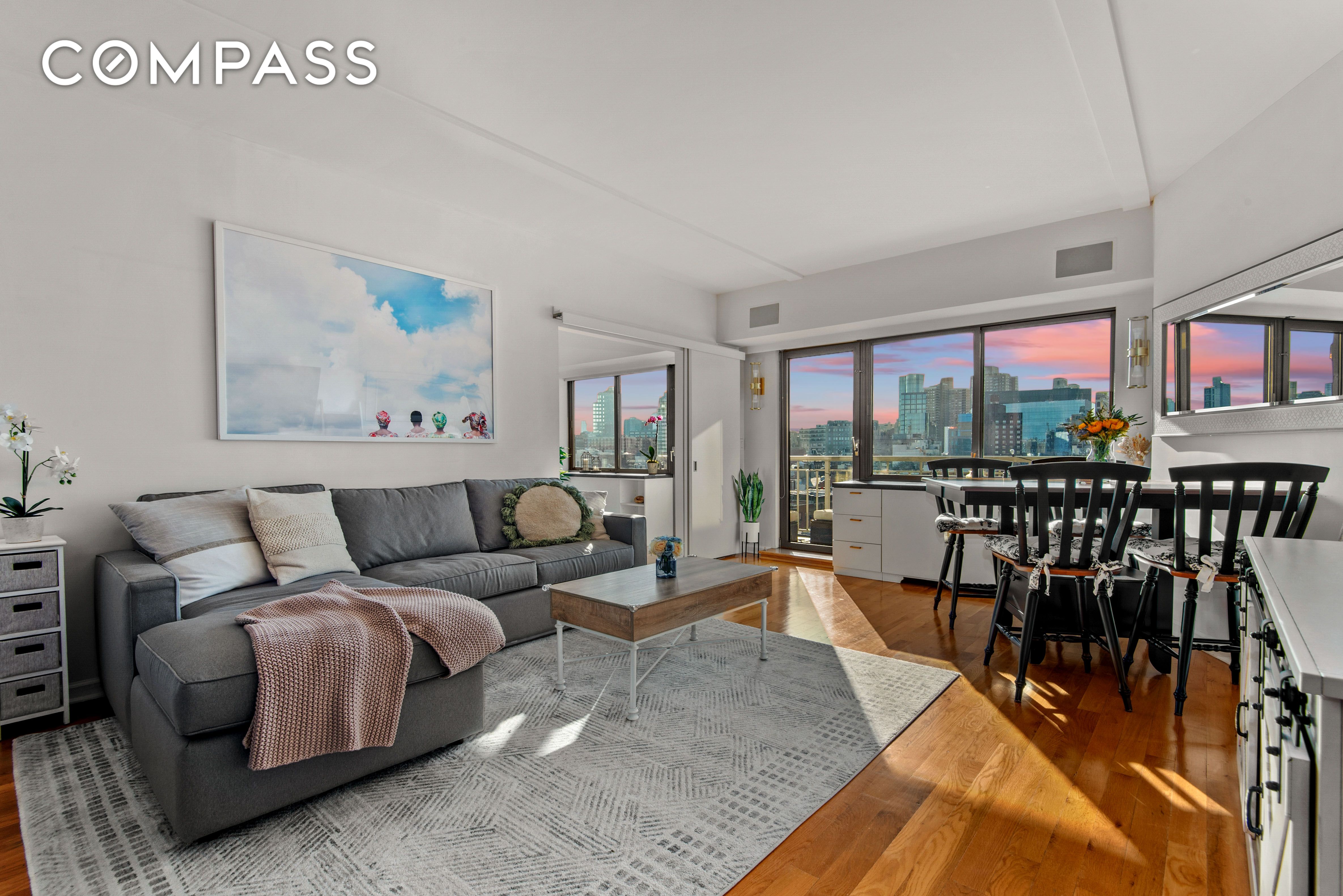 240 East 10th Street 11B, East Village, Downtown, NYC - 2 Bedrooms  
2 Bathrooms  
4 Rooms - 