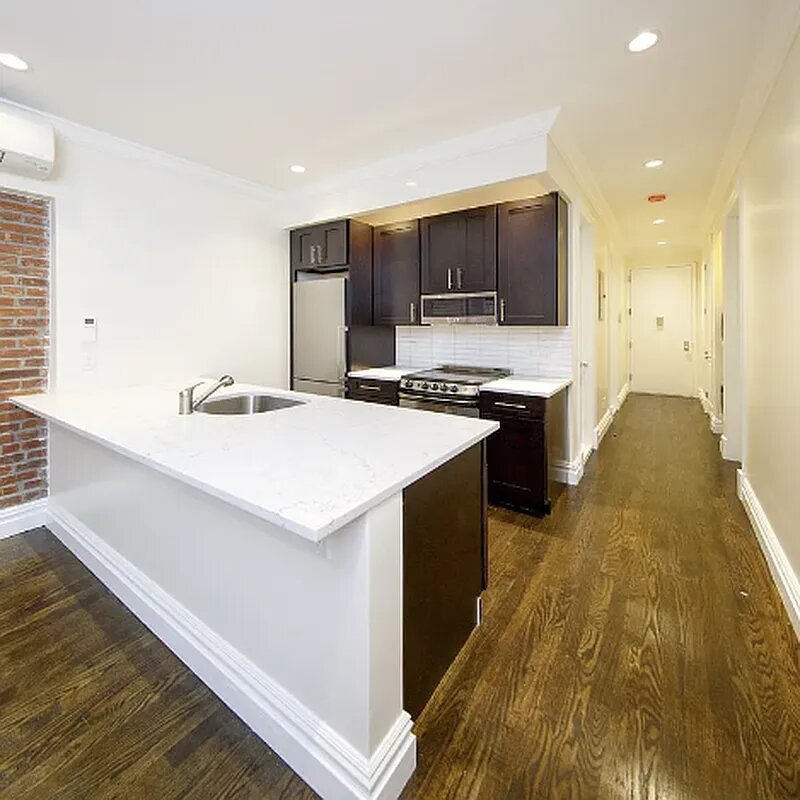 350 East 13th Street 7, East Village, Downtown, NYC - 5 Bedrooms  
2 Bathrooms  
7 Rooms - 