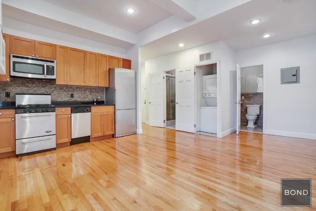 207 2nd Avenue 5R, East Village, Downtown, NYC - 3 Bedrooms  
2 Bathrooms  
5 Rooms - 