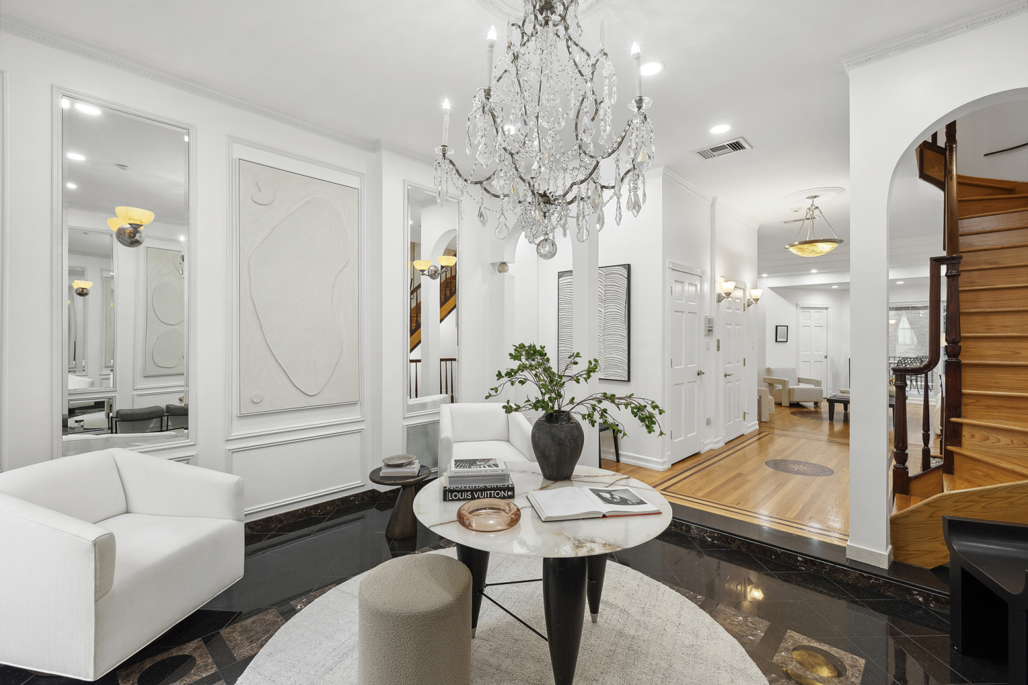 132 East 36th Street, Murray Hill, Midtown East, NYC - 6 Bedrooms  
8.5 Bathrooms  
10 Rooms - 