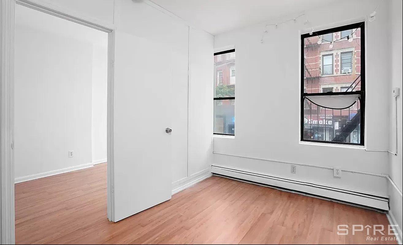 51 Ave B 1, East Village, Downtown, NYC - 3 Bedrooms  
1 Bathrooms  
5 Rooms - 