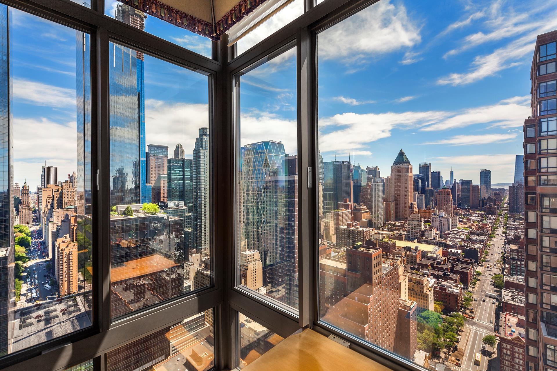 2 Columbus Avenue Phc, Lincoln Sq, Upper West Side, NYC - 2 Bedrooms  
2.5 Bathrooms  
5 Rooms - 