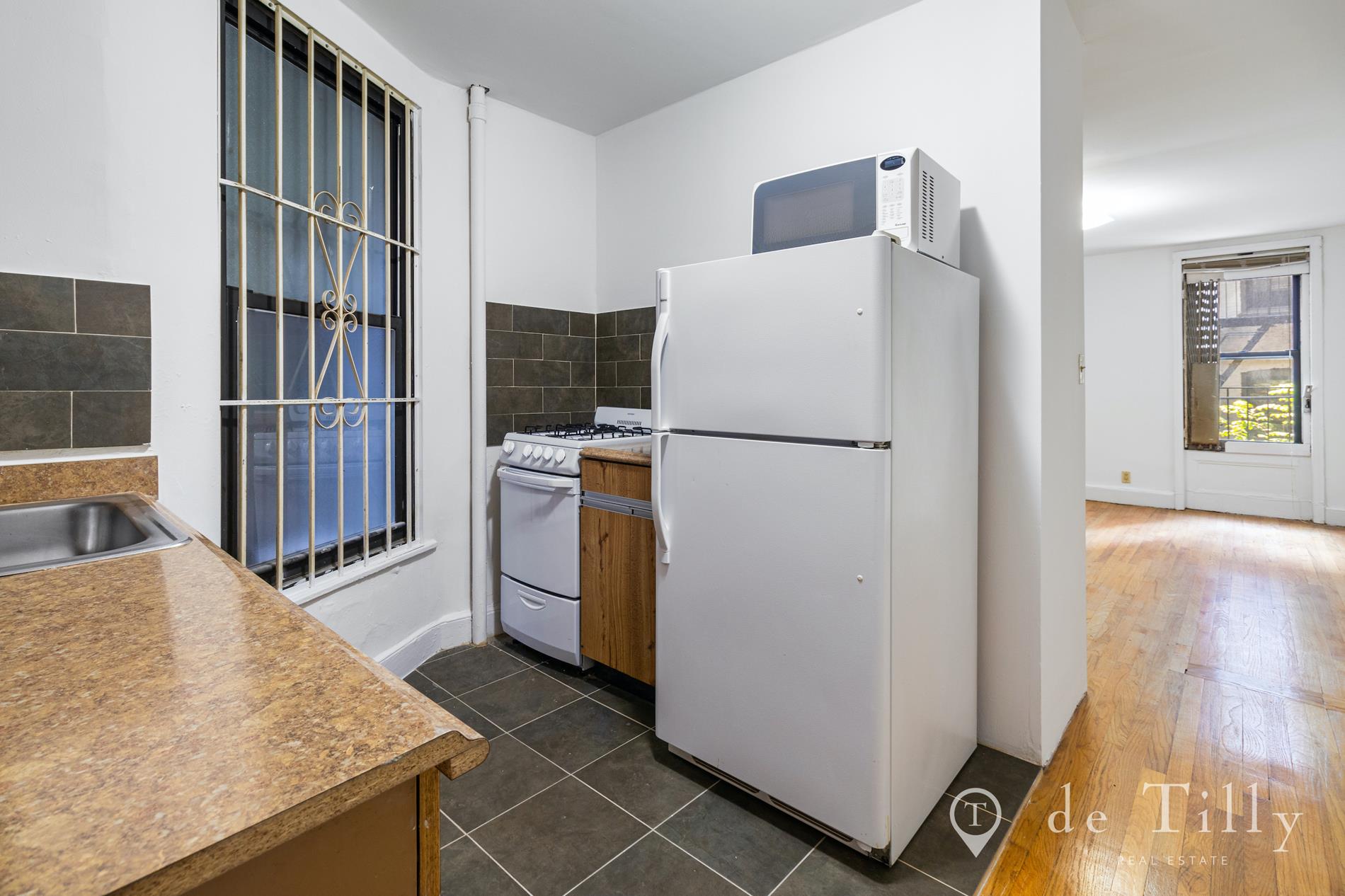 214 E 84th Street, New York, NY 10028, 1 Room Rooms,1 BathroomBathrooms,Residential,For Sale,84th,OLRS-1943551