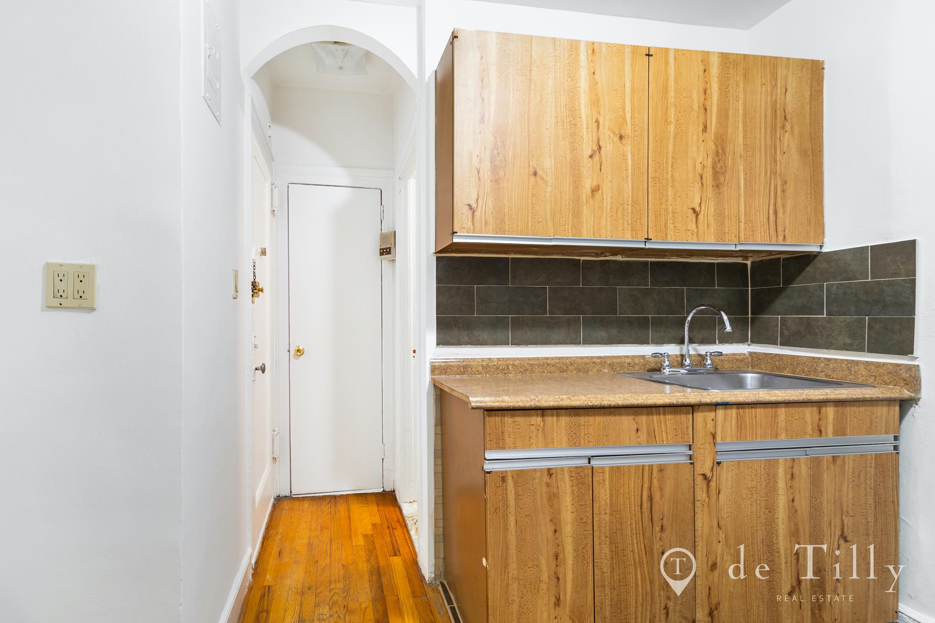 214 E 84th Street, New York, NY 10028, 1 Room Rooms,1 BathroomBathrooms,Residential,For Sale,84th,OLRS-1943551