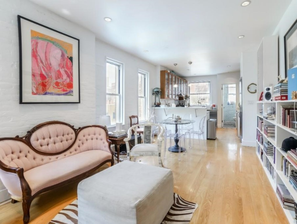 313 West 17th Street 3W, Chelsea, Downtown, NYC - 1 Bedrooms  
1 Bathrooms  
4 Rooms - 