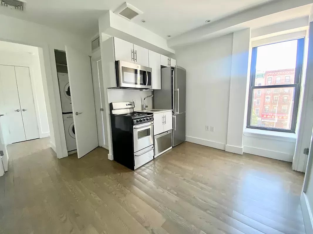 81 Orchard Street 17, Lower East Side, Downtown, NYC - 2 Bedrooms  
1 Bathrooms  
3 Rooms - 