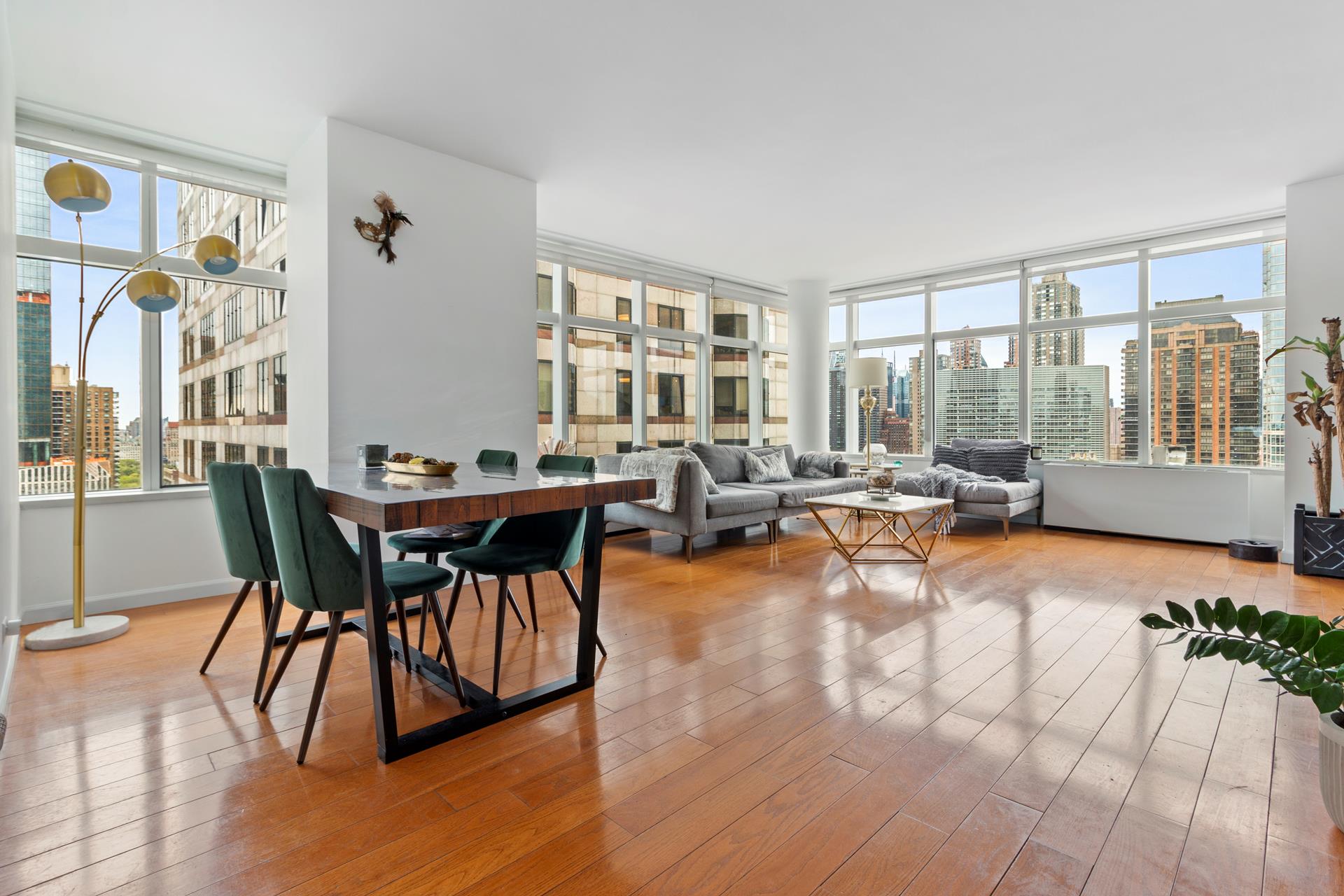 160 West 66th Street 27G, Lincoln Sq, Upper West Side, NYC - 2 Bedrooms  
2.5 Bathrooms  
5 Rooms - 