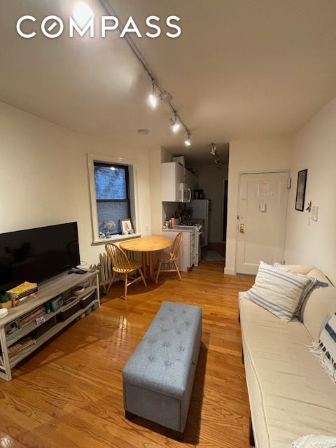 217 West 16th Street 3D, Chelsea, Downtown, NYC - 1 Bedrooms  
1 Bathrooms  
2 Rooms - 