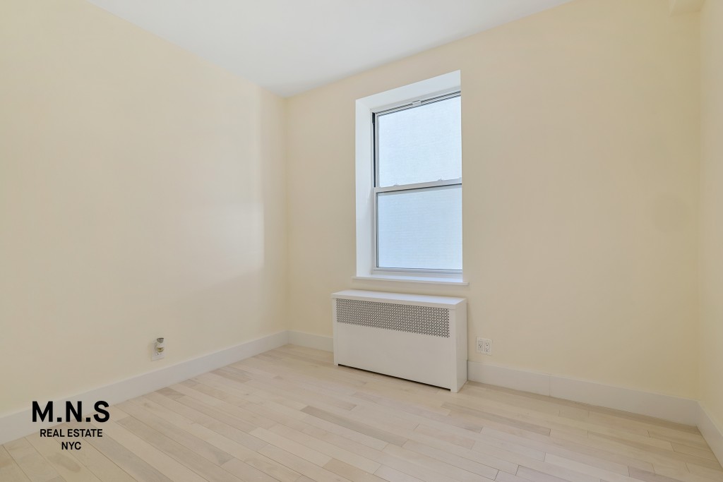 231 Brightwater Court B-5, Brighton Beach, Brooklyn, New York - 2 Bedrooms  
1 Bathrooms  
4 Rooms - 