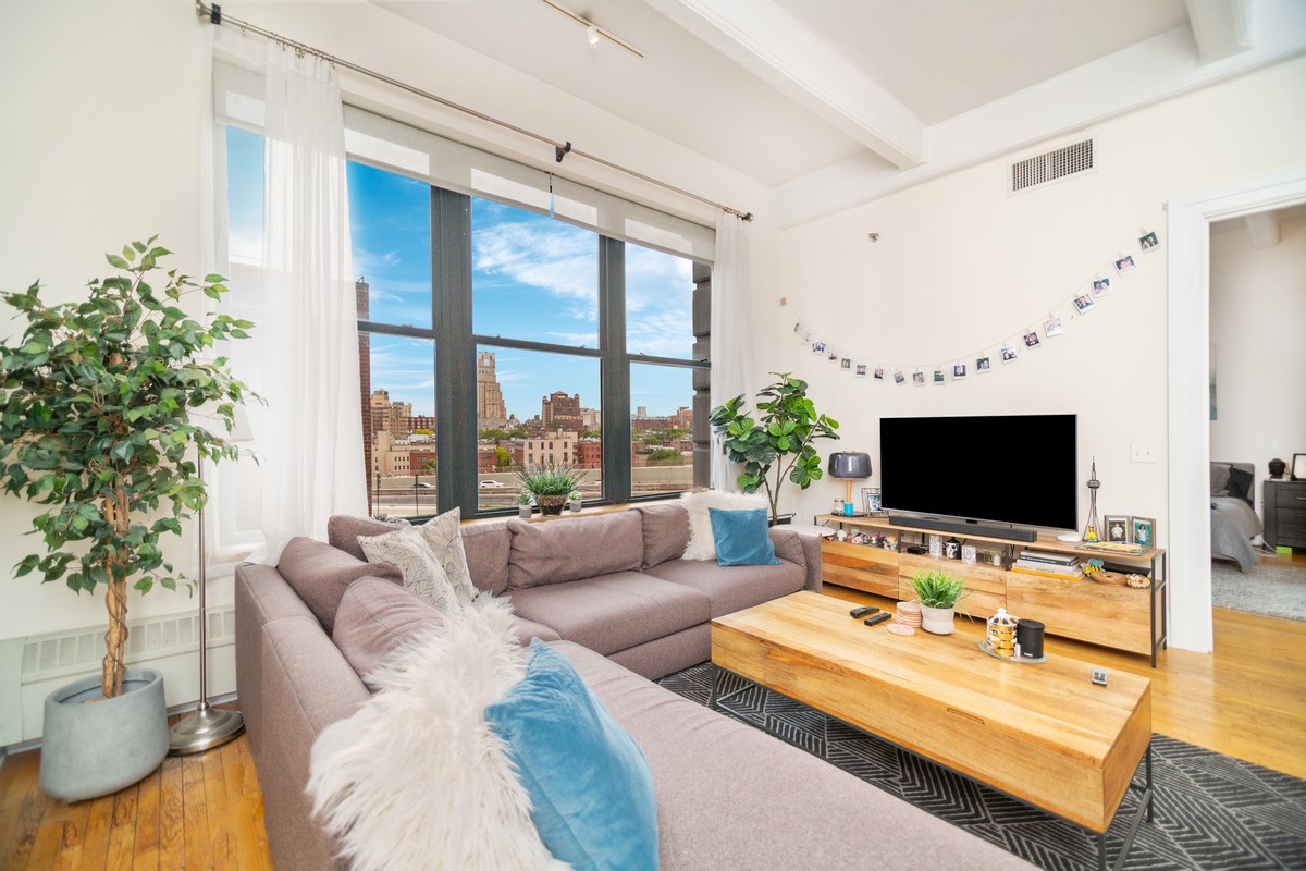 30 Main Street 10E, Dumbo, Brooklyn, New York - 2 Bedrooms  
1.5 Bathrooms  
4 Rooms - 