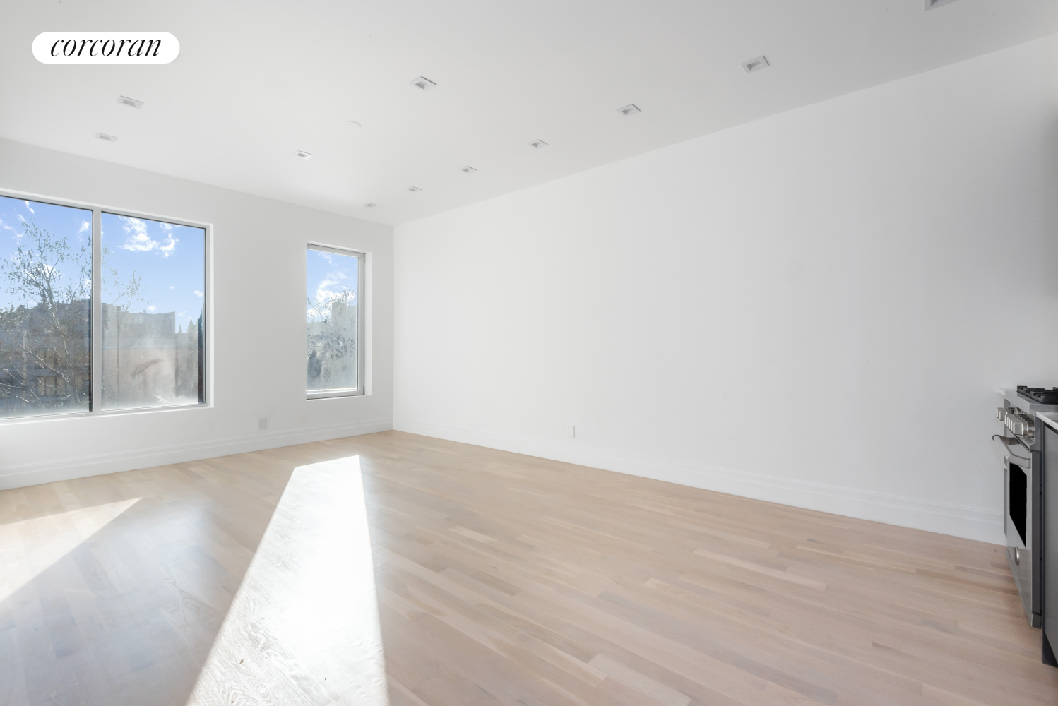 149 Dupont Street 4, Greenpoint, Brooklyn, New York - 3 Bedrooms  
2 Bathrooms  
5 Rooms - 