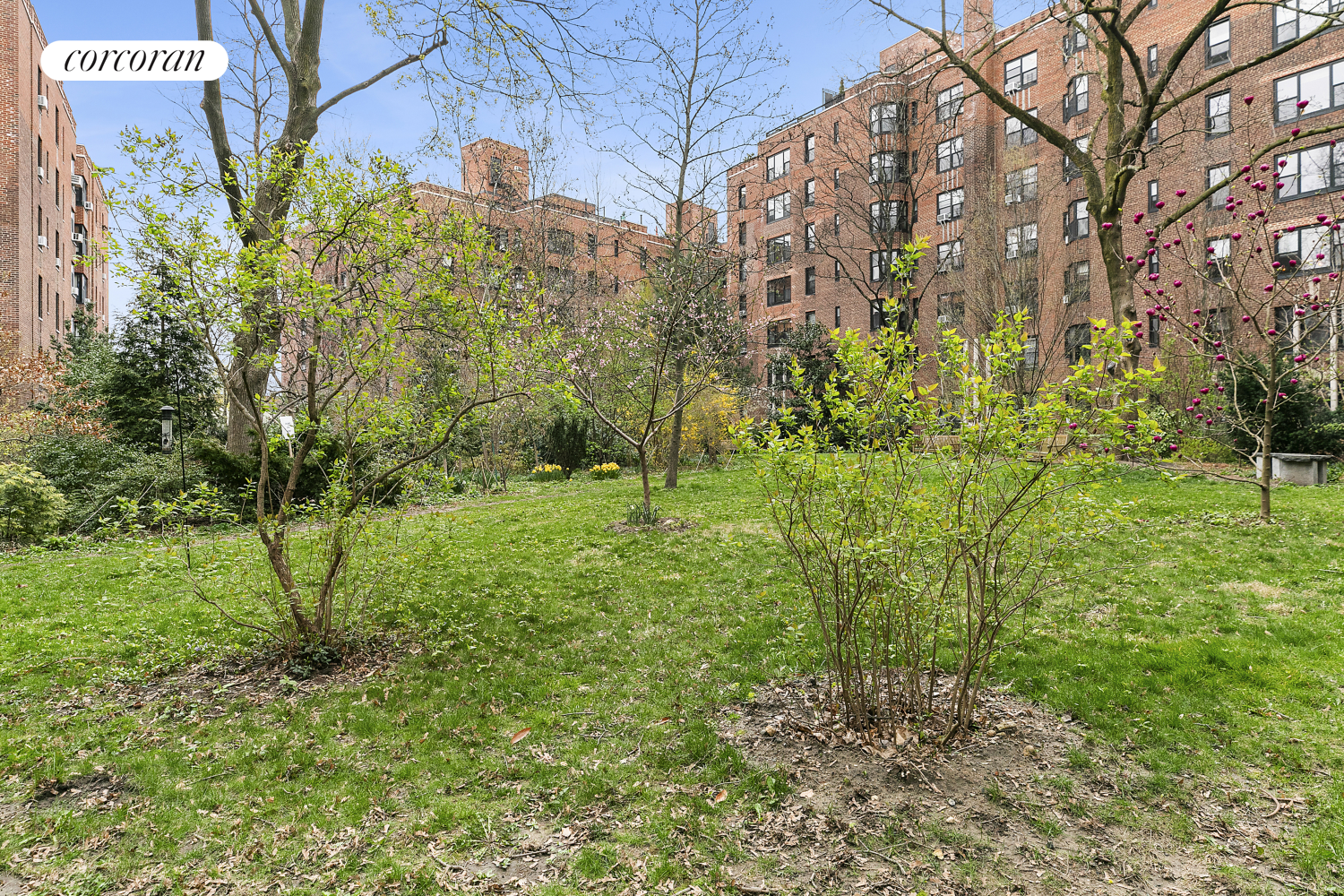 70 PARK Terrace, New York, NY 10034, 1 Bedroom Bedrooms, 4 Rooms Rooms,1 BathroomBathrooms,Residential,For Sale,PARK,RPLU-33422974321