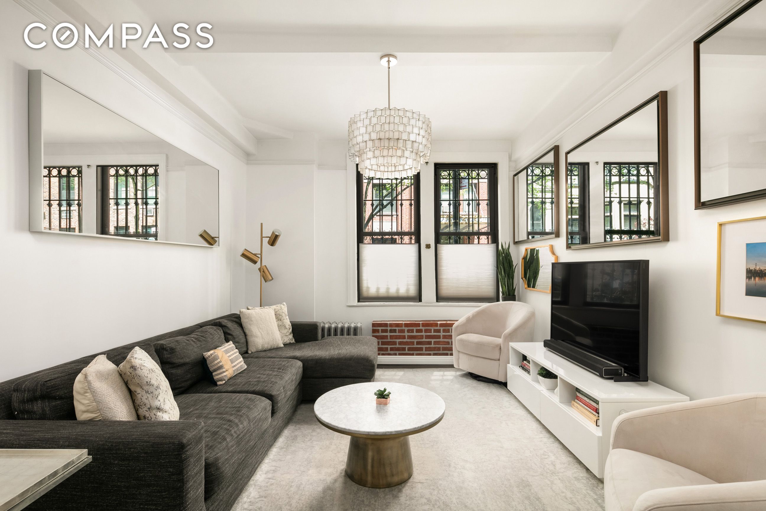 24 West 69th Street 1A, Upper West Side, Upper West Side, NYC - 3 Bedrooms  
2 Bathrooms  
7 Rooms - 