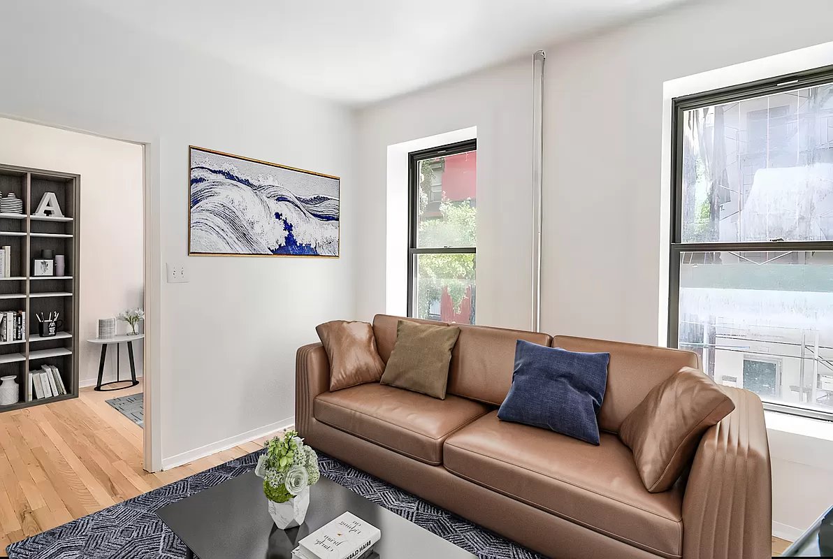 117 Perry Street 4, West Village, Downtown, NYC - 2 Bedrooms  
1 Bathrooms  
3 Rooms - 