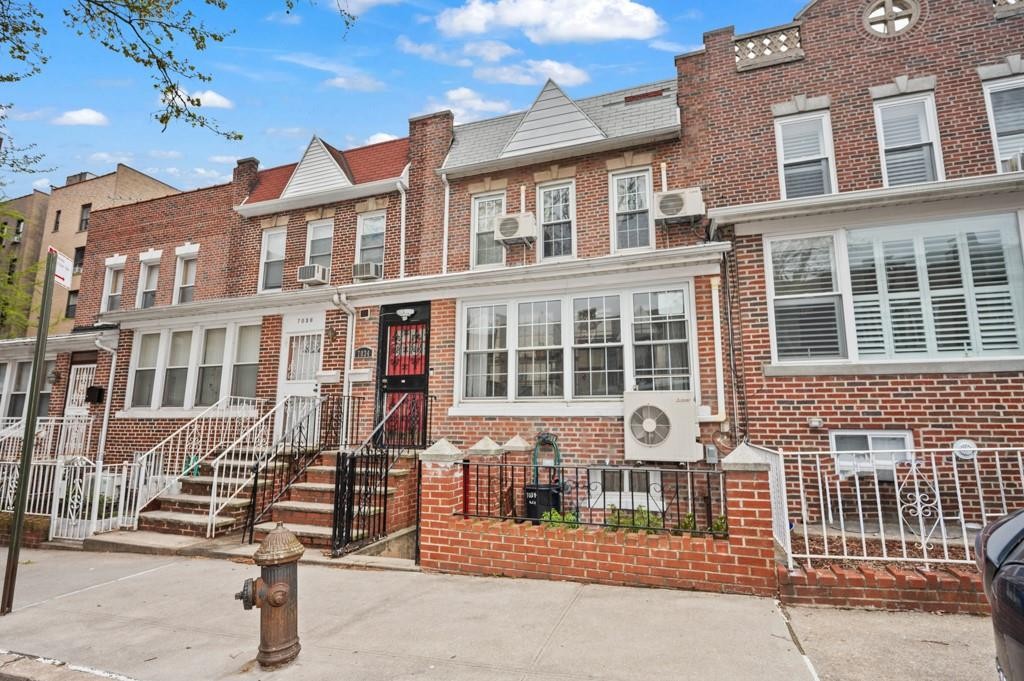 7034 Ridgecrest Terrace  , Bay Ridge, Brooklyn, New York - 3 Bedrooms  
1 Bathrooms  
6 Rooms - 