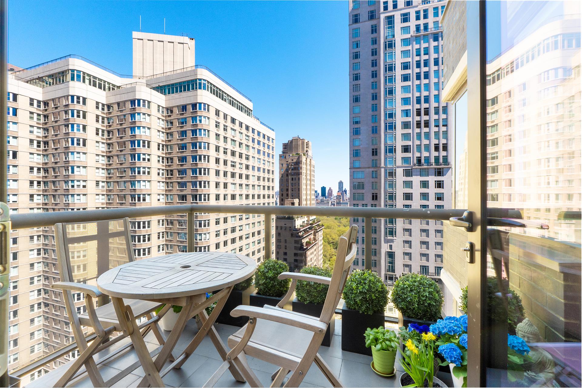 62 West 62nd Street 26B, Lincoln Sq, Upper West Side, NYC - 2 Bedrooms  
2 Bathrooms  
6 Rooms - 