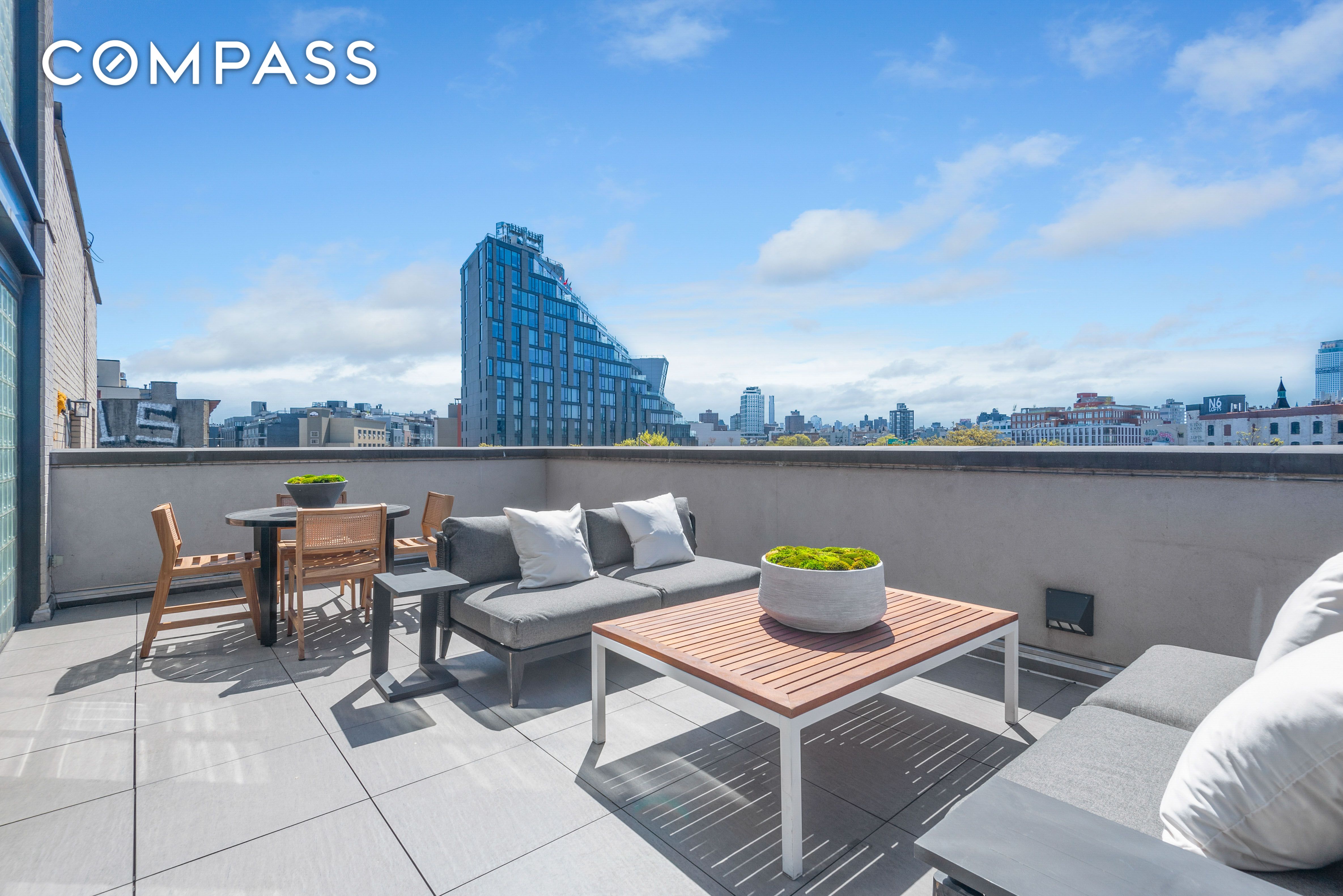 476 Union Avenue 5A, Williamsburg, Brooklyn, New York - 2 Bedrooms  
2 Bathrooms  
4 Rooms - 