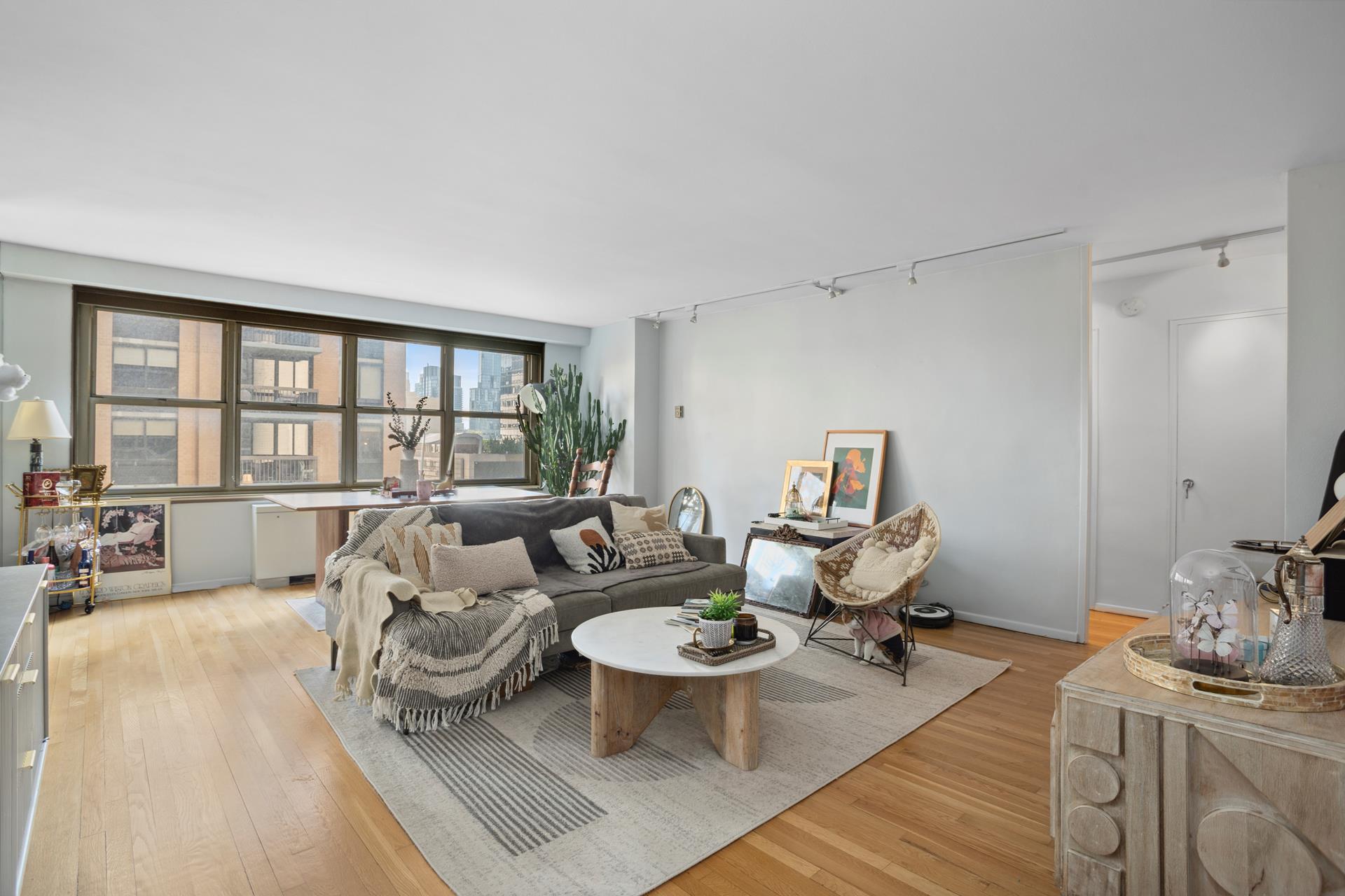 155 West 68th Street 604, Lincoln Sq, Upper West Side, NYC - 1 Bedrooms  
1 Bathrooms  
4 Rooms - 