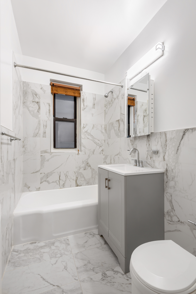 385 ARGYLE Road, New York, NY 11218, 1 Bedroom Bedrooms, 3 Rooms Rooms,1 BathroomBathrooms,Residential,For Sale,ARGYLE,RPLU-716122983918