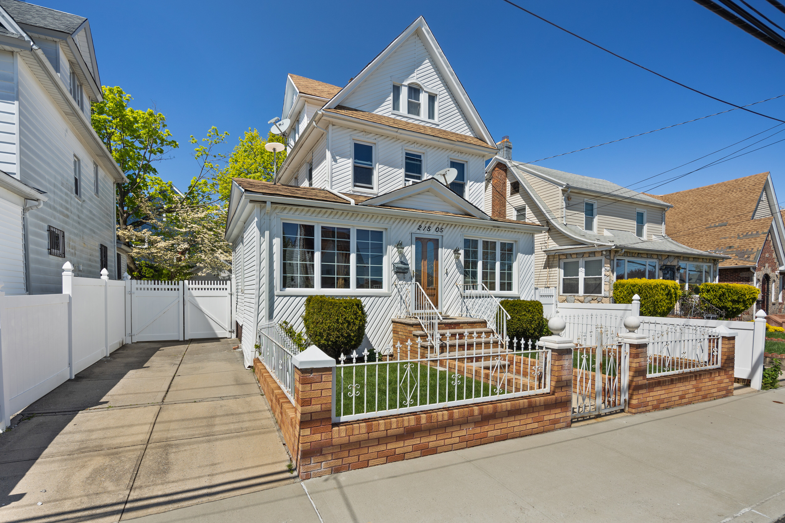 215-05 110th Avenue, Queens Village, Queens, New York - 4 Bedrooms  
2.5 Bathrooms  
10 Rooms - 