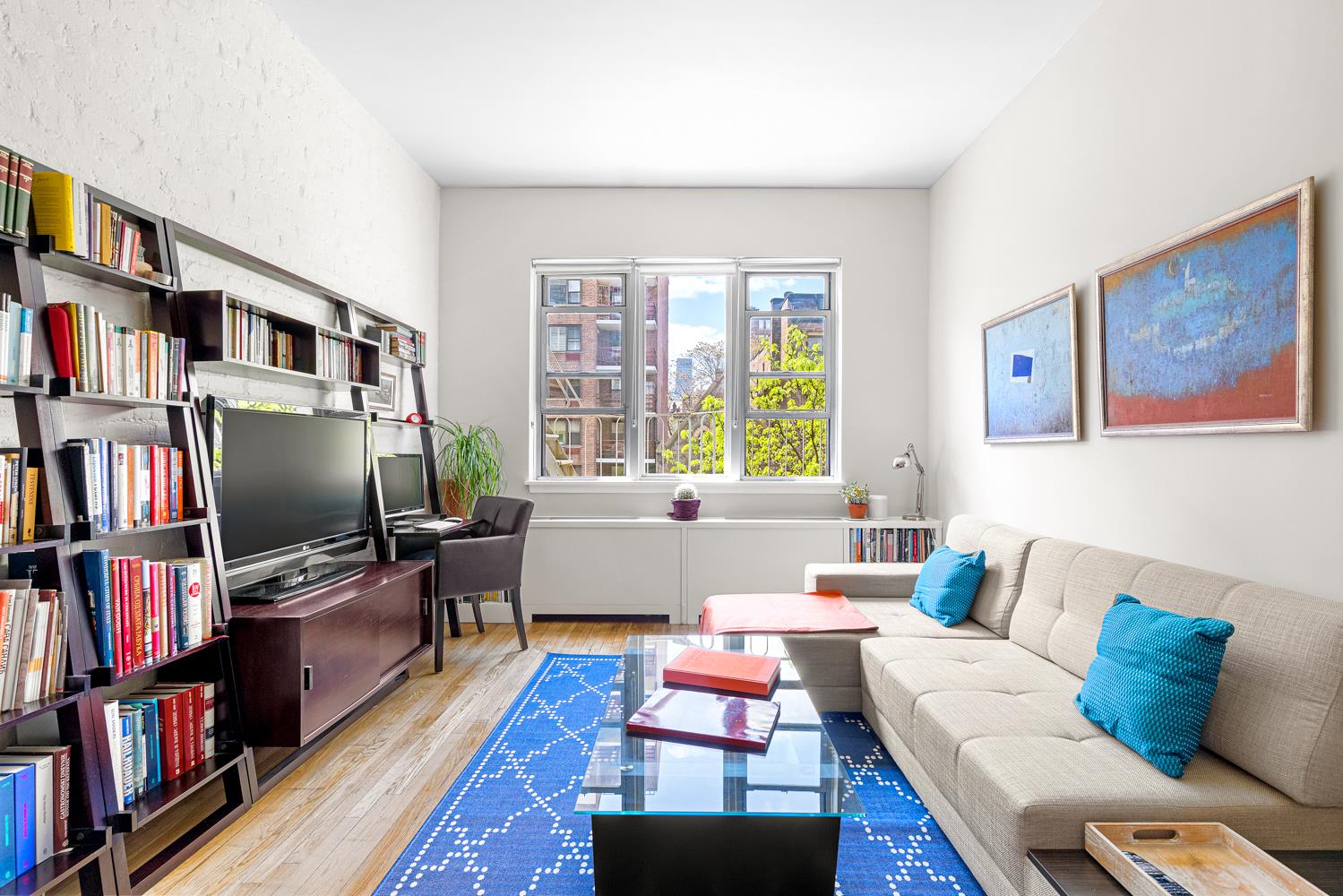 421 West 57th Street 3B, Hells Kitchen, Midtown West, NYC - 1 Bedrooms  
1 Bathrooms  
3 Rooms - 