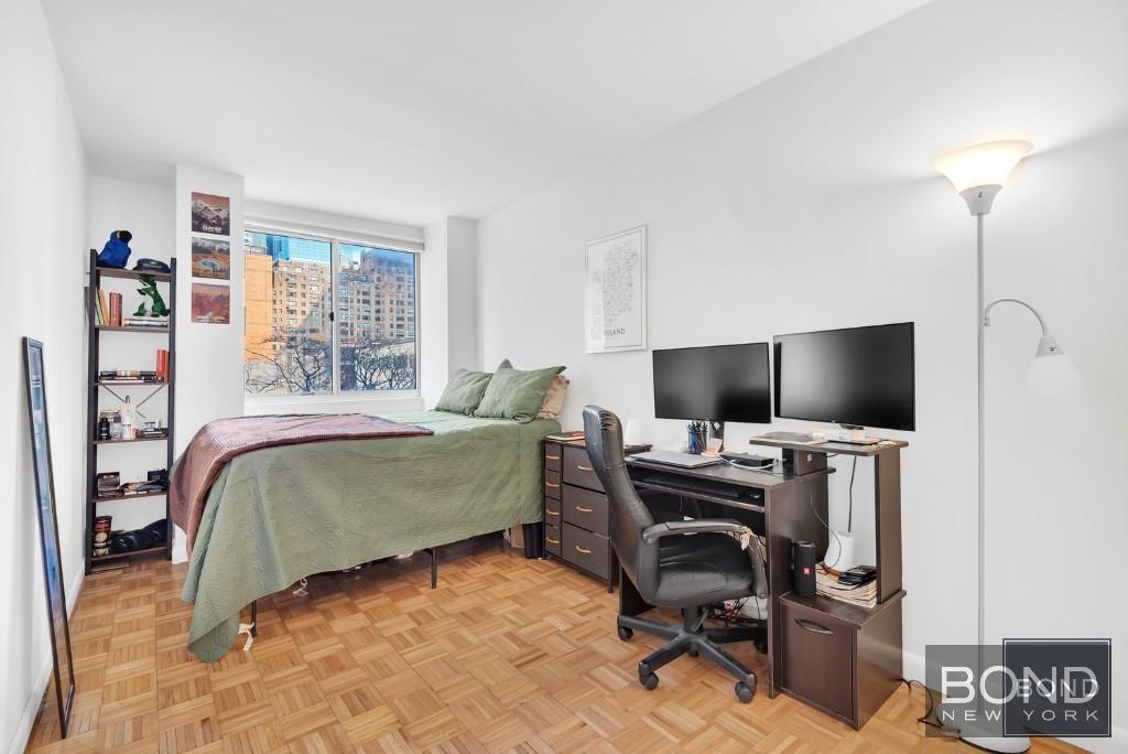 308 East 38th Street 5F, Murray Hill, Midtown East, NYC - 1 Bedrooms  
1 Bathrooms  
3 Rooms - 
