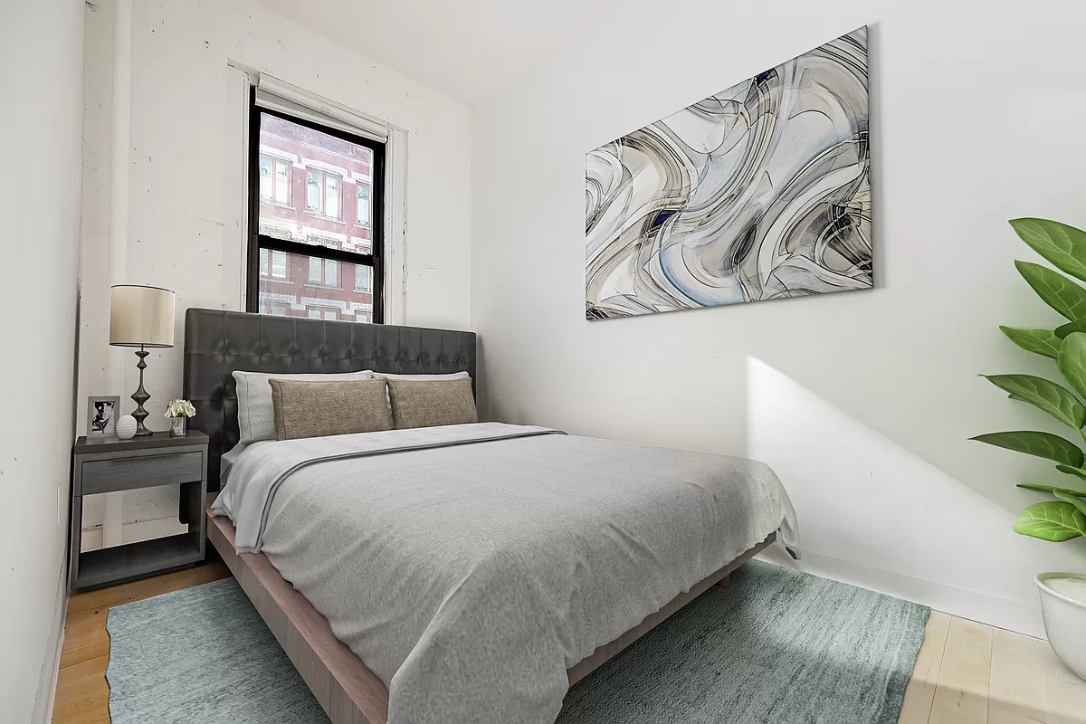 203 Spring Street 16, Soho, Downtown, NYC - 3 Bedrooms  
1 Bathrooms  
5 Rooms - 
