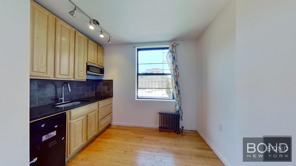 149 1st Avenue 16F, East Village, Downtown, NYC - 1 Bathrooms  
2 Rooms - 