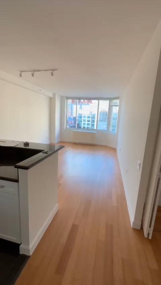 320 West 38th Street 2432, Hell S Kitchen, Midtown West, NYC - 1 Bedrooms  
1 Bathrooms  
3 Rooms - 