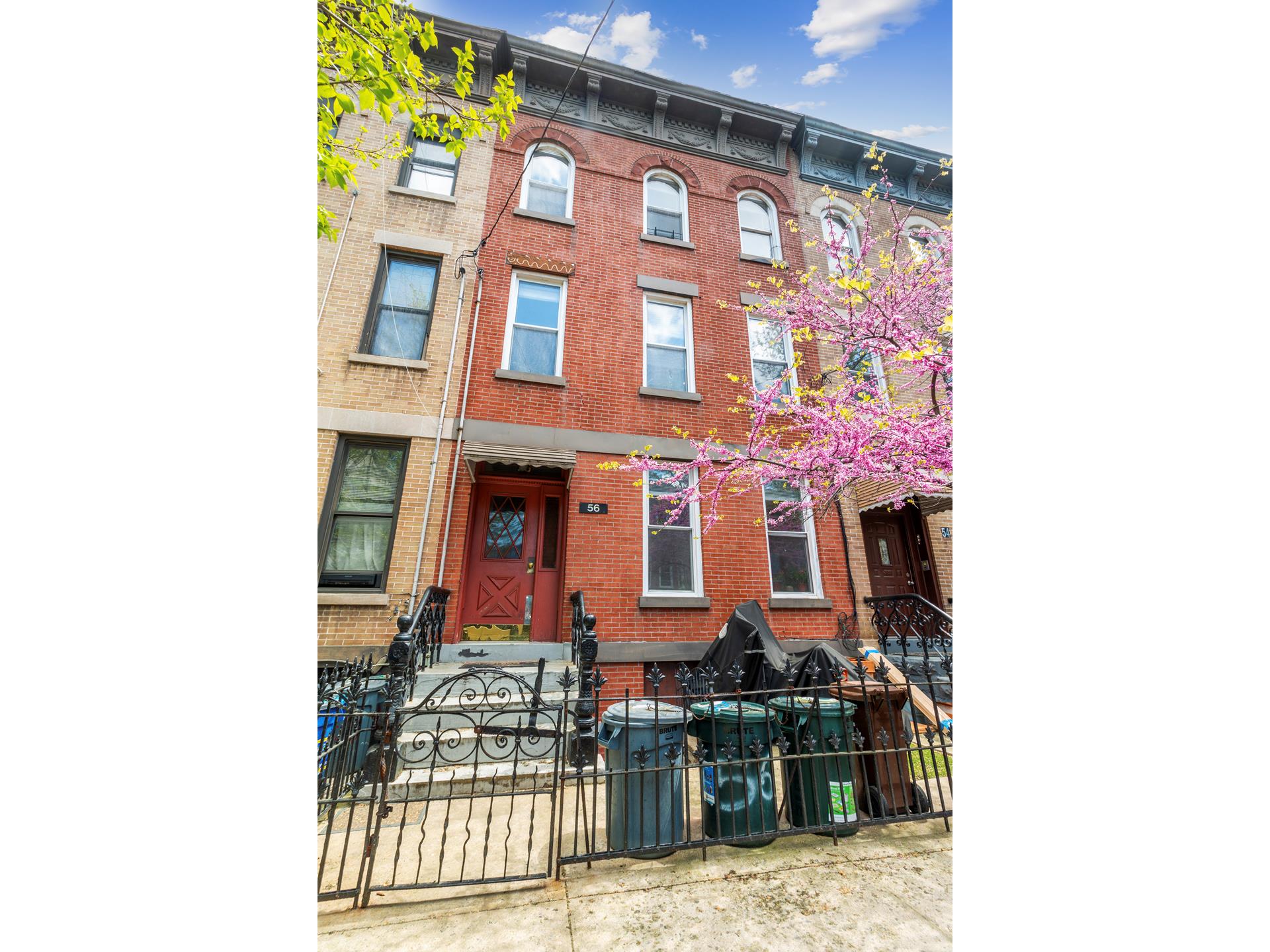 56 Sutton Street, Greenpoint, Brooklyn, New York - 3 Bedrooms  
3 Bathrooms  
11 Rooms - 
