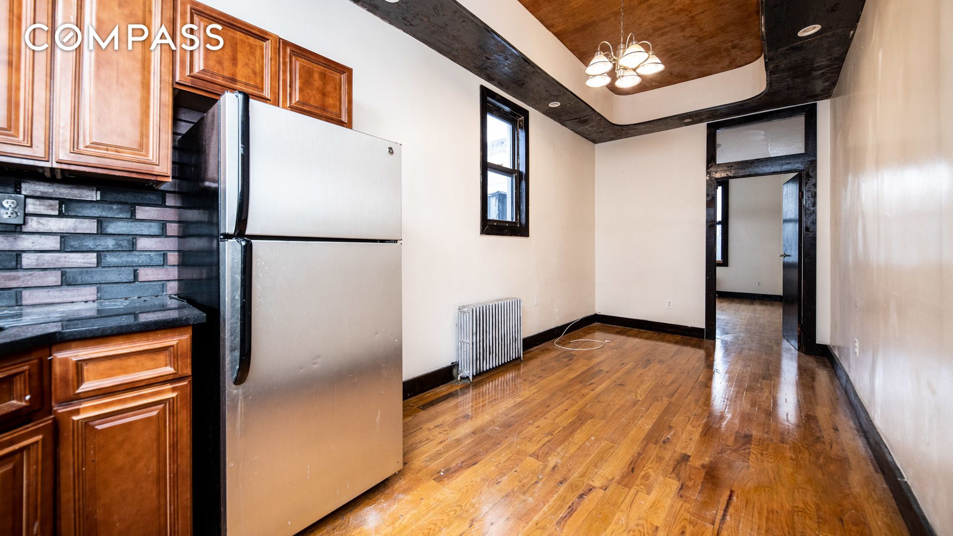 279 Menahan Street 2R, Bushwick, Brooklyn, New York - 3 Bedrooms  
1.5 Bathrooms  
4 Rooms - 